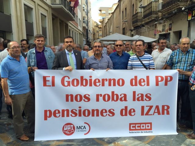 José López apoya las reivindicaciones de los prejubilados de Izar en 2005