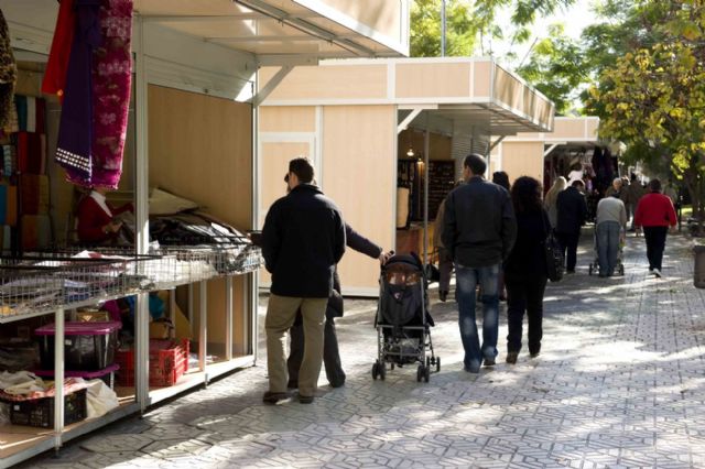 Covocada la adjudicación de puestos navideños de bisutería y artesanía en la Alameda de San Antón