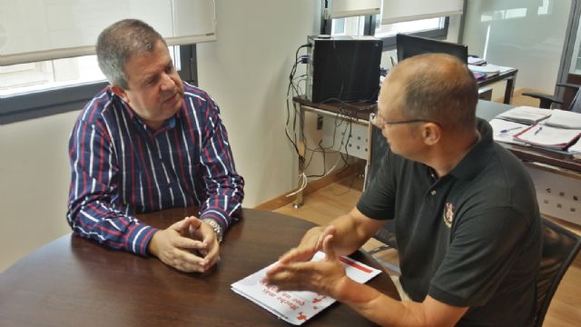 Francisco Calderón reafirma ante Cruz Roja el compromiso del Ayuntamiento con los refugiados