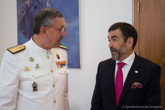 El general de Infantería de Marina, en el Palacio Consistorial