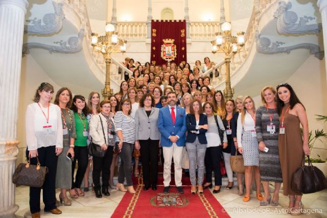 El Palacio Consistorial acoge la recepción del Congreso sobre Desigualdad y Mediación