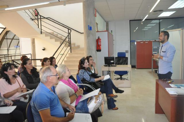 El programa de Escuela de Padres y Madres comienza el curso con reuniones formativas