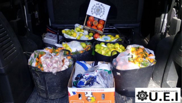 La Policía Local decomisa 150 kilos de fruta en el Mercadillo del Cénit