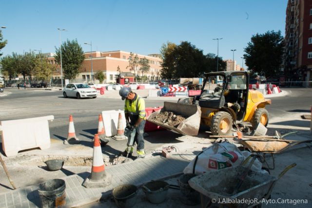 Continúan los trabajos de construcción de la rotonda de Alfonso XIII