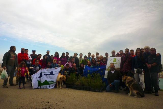 ARBA recupera los bosques del Puerto de Cartagena con la plantación de 1000 árboles autóctonos