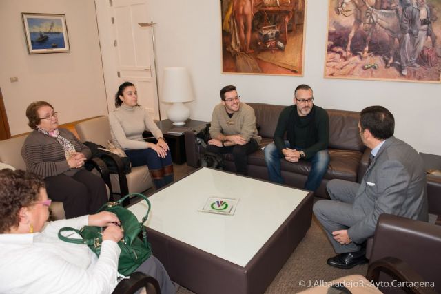 López aborda las necesidades de Santa Ana Pueblo con su asociación de vecinos