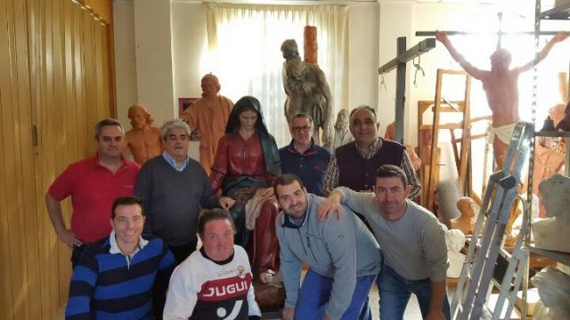 El escultor José Hernández Navarro restaura la imagen de la Soledad del Consuelo