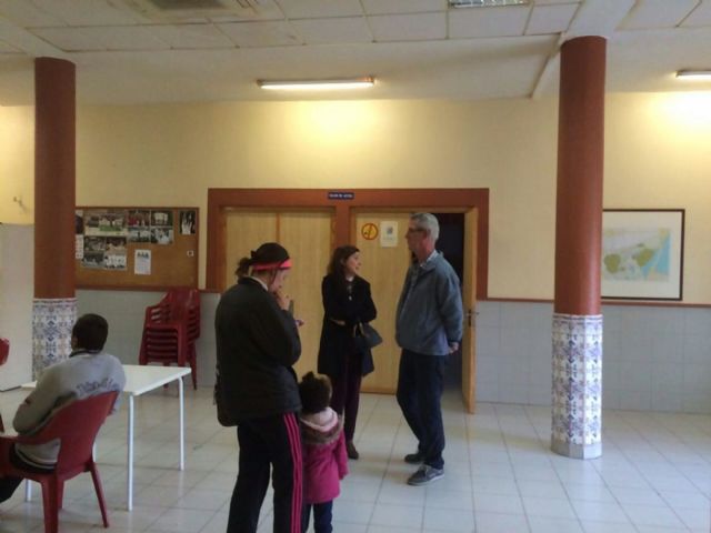 Descentralización atiende las necesidades planteadas por la A.VV. Los Mateos