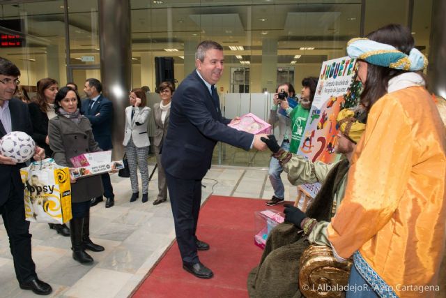 Comienza la recogida de juguetes en el Ayuntamiento de Cartagena