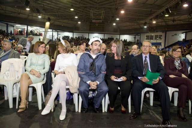 El alcalde se vistió de marinero para arrancar un Carnaval que ya tiene reinas y coreografía ganadora