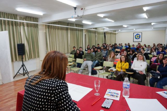 La vicealcaldesa descubre Cartagena Puerto de Culturas a los alumnos del IES San Isidoro