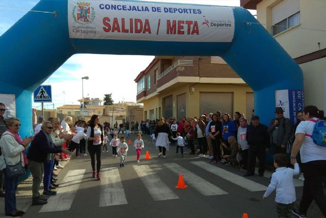 El CEIP San Isidro recauda fondos para entidades humanitarias en la octava edición de su cross solidario