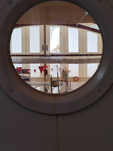 Sí Cartagena denuncia que la carpa de la piscina municipal de Pozo Estrecho lleva rota varias semanas