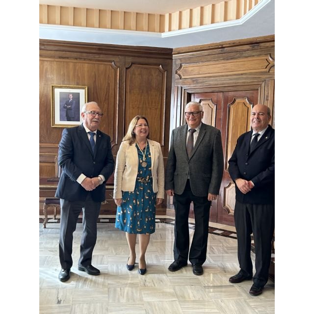 Visitación Martínez recibe la Medalla de los Californios cartageneros