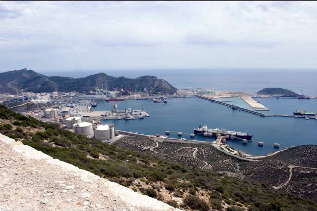 El Ayuntamiento rechaza que el buque Elbeik atraque en Cartagena