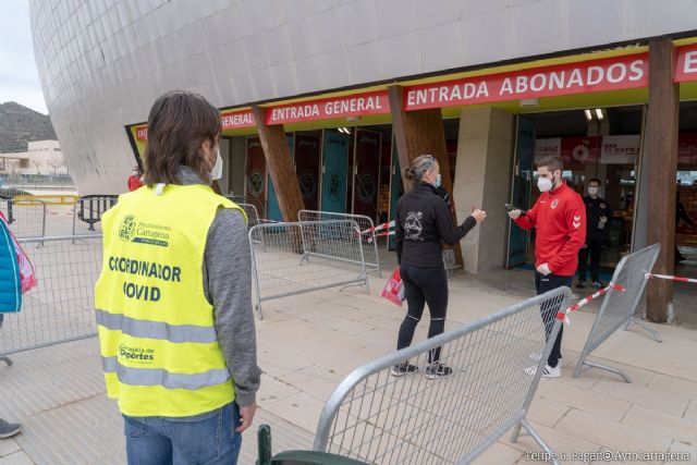 Regreso seguro de los aficionados del fútbol sala al Palacio de Deportes de Cartagena