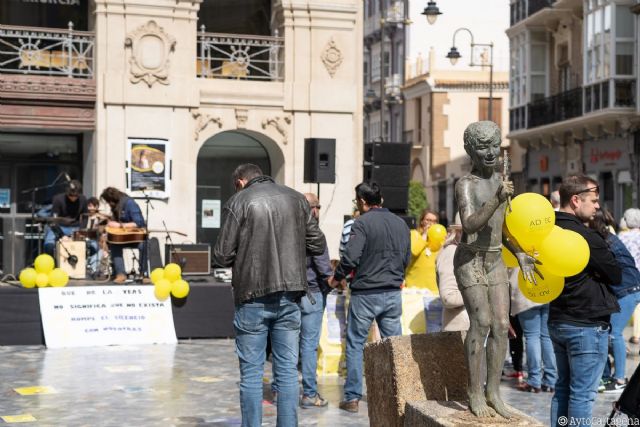 Afectadas por endometriosis se concentraro en la Plaza del Icue para informar sobre esta enfermedad