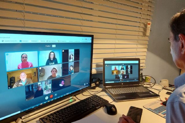 La alcaldesa pone a disposición de la FMRM el sistema llevado a cabo en Cartagena para que se puedan reunir telemáticamente todos los órganos colegiados