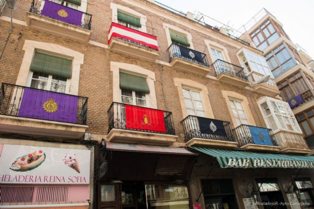 La alcaldesa anima en un bando a engalanar fachadas y cantar la Salve durante la Semana Santa