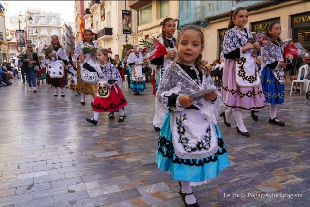 Flores e incienso dejan en las calles de Cartagena el aroma al inicio de la Semana Santa