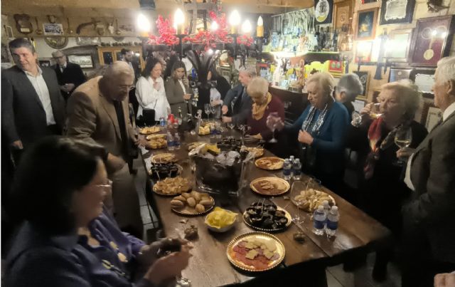 Paqui Bueno cumple diez años de madrinazgo del Cristo del Socorro