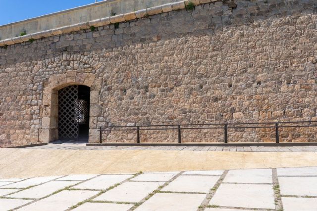 Reabre la puerta del Socorro con sus dimensiones originales y el suelo del siglo XVIII