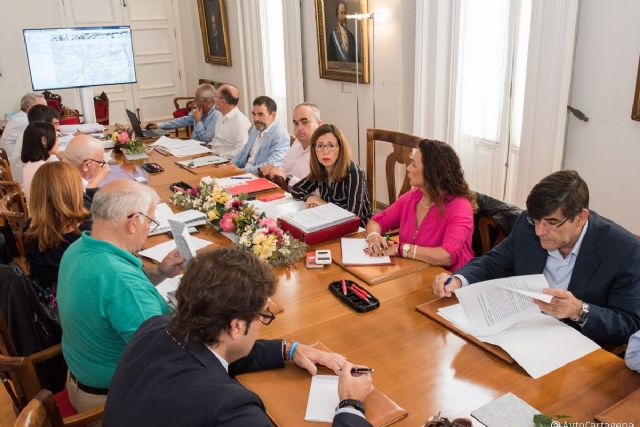 Grupos políticos, vecinos y empresarios consensuan la llegada del AVE a Cartagena