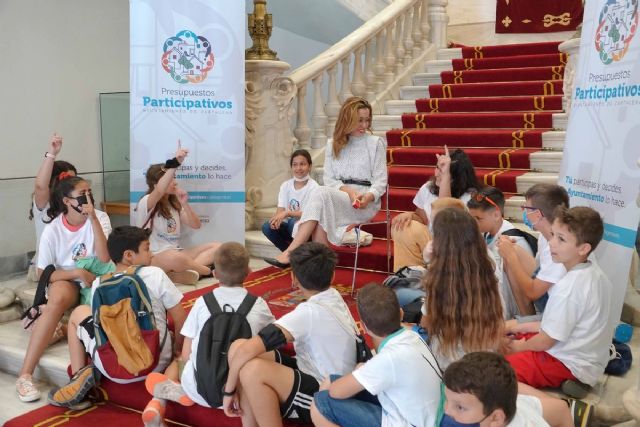 Los colegios Ciudad Jardín, Luis Calandre y Carthago visitan el Palacio Consistorial dentro de la programación de los Presupuestos Participativos escolares