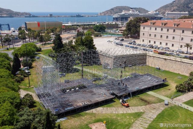 Comienza el montaje del recinto del Rock Imperium Festival, el mayor escenario creado en Cartagena