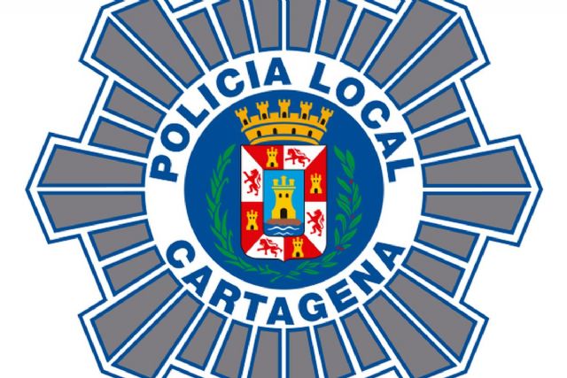 La Policía Local denuncia a un individuo que amenazaba a los viandantes con una pistola simulada en el Centro de Cartagena