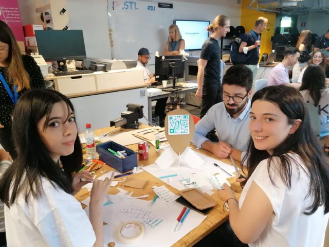 Alumnos emprendedores realizan en Riga prototipos y presentaciones desus proyectos para Inno-EUt+