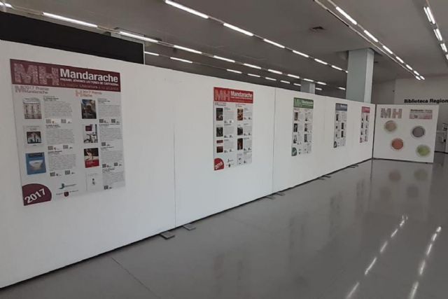 El Ayuntamiento y la Biblioteca Regional ponen en marcha una exposición sobre el Premio Mandarache
