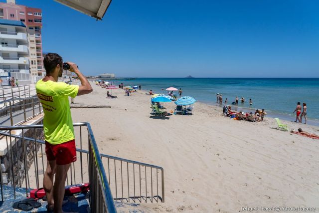 Los 26 puestos de salvamento en playa de la costa cartagenera ya están a pleno rendimiento