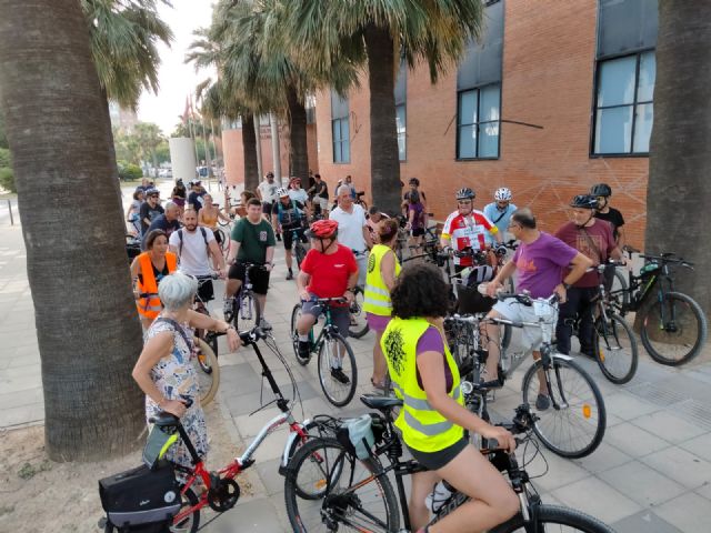 Los colectivos a favor de la movilidad sostenible salen a la calle