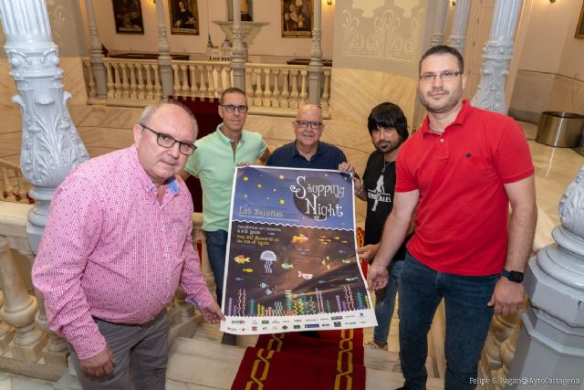 Los Belones se convierte por primera vez en un bulevar peatonal en la VII Shopping Night