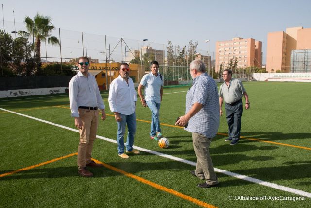 Segado (MC) atiende las demandas de los clubes y pide un plan de renovación de luminarias para los campos de fútbol municipales
