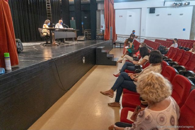 El Consejo de Comercio da luz verde al desarrollo del Plan Sombra y al estudio para la colocación de aseos públicos