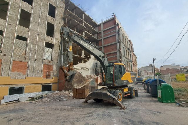 La eliminación del transformador, primer paso para la adecuación de la red eléctrica en la calle Morería