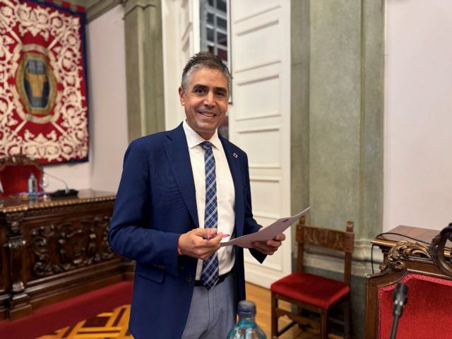 Giménez Gallo retrata la gestión de Arroyo: 'Cartagena, como el Titanic: la capitana se ha bajado del barco y ha dejado al resto de la banda tocando'