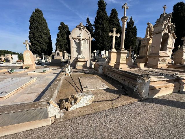 MC Cartagena exige al Gobierno local que actúe ante el abandono del cementerio de Los Remedios