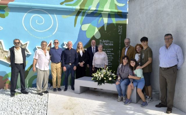 VOX conmemora el Día de todos los Santos con una ofrenda floral en el Jardín del No Nacido