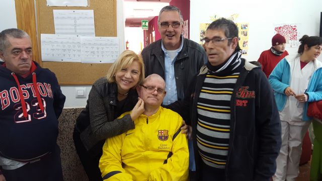 Violante Tomás visita la asociación Hogar Torre de Nazaret en Cartagena con motivo del Día mundial del sida