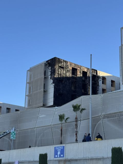 MC Cartagena exige una inspección urgente de la fachada del Hospital Santa Lucía tras el segundo incendio en diez años
