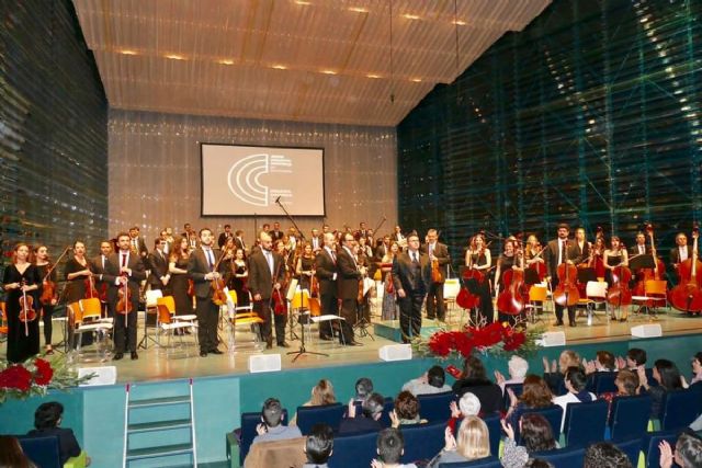 Dos generaciones se unen por la música clásica en el Concierto de Navidad