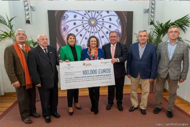 El Ayuntamiento y la Autoridad Portuaria hacen entrega de una subvención de 100.000 euros para rehabilitar la Basílica de la Caridad