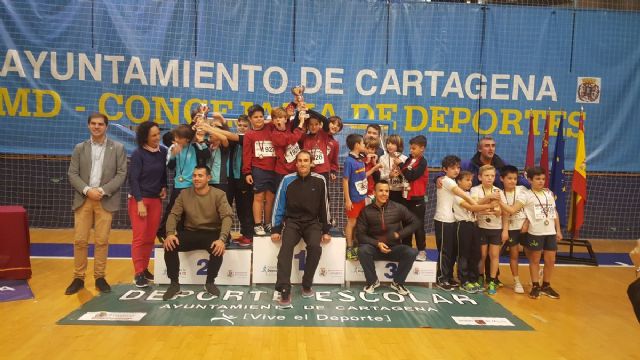 Narval y Maristas se imponen en la categoria benjamin del programa Jugando al Atletismo