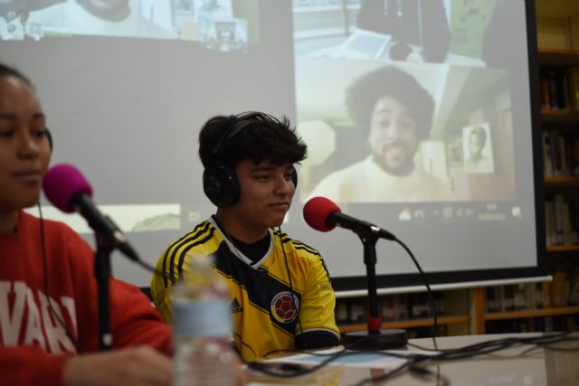 Yesion García habla de poesía con jóvenes del Premio Mandarache
