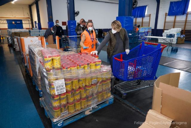 El Operativo de Emergencia Social ha atendido a un total de 600 familias con el reparto de paquetes de alimentos y productos de higiene
