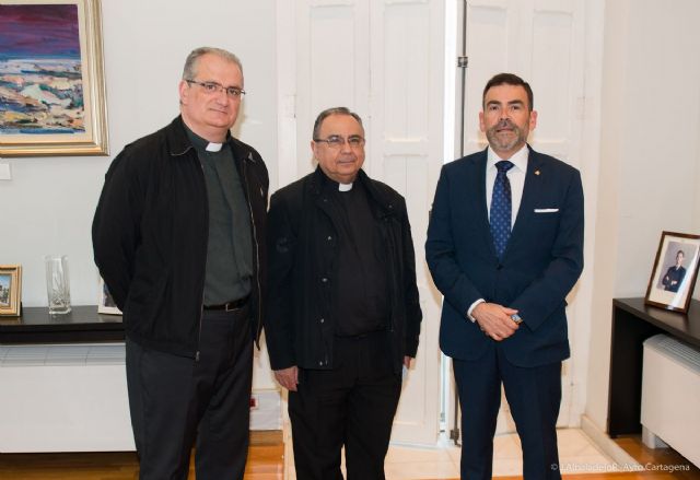 El vicario de Cartagena invita a la Corporación a participar en la procesión del Corpus Christi