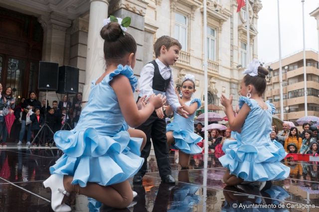Mas de 400 alumnos de las escuelas de baile de Cartagena participaron este sabado en un festival con motivo del Dia Internacional de la Danza